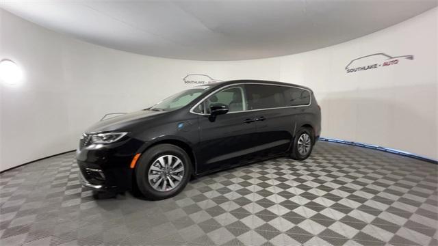 used 2024 Chrysler Pacifica Hybrid car, priced at $35,998