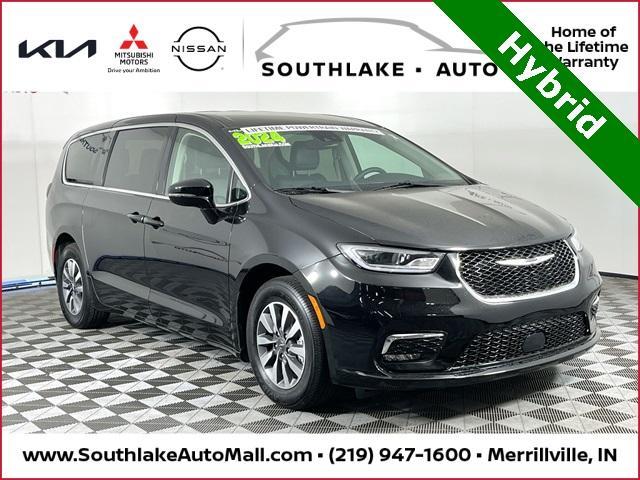 used 2024 Chrysler Pacifica Hybrid car, priced at $33,498