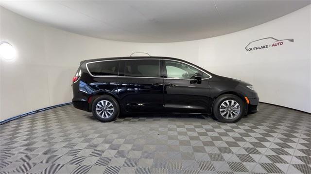 used 2024 Chrysler Pacifica Hybrid car, priced at $35,998