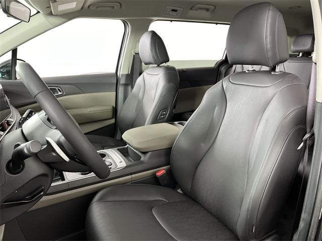 new 2025 Kia Carnival Hybrid car, priced at $43,440