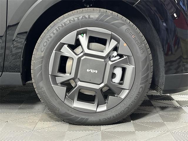 new 2025 Kia Carnival Hybrid car, priced at $43,440