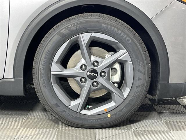 new 2025 Kia K4 car, priced at $23,202