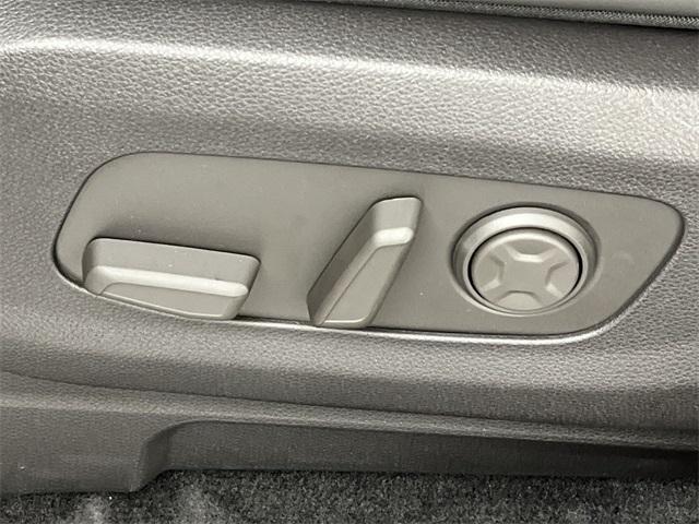 new 2025 Kia Carnival car, priced at $40,851