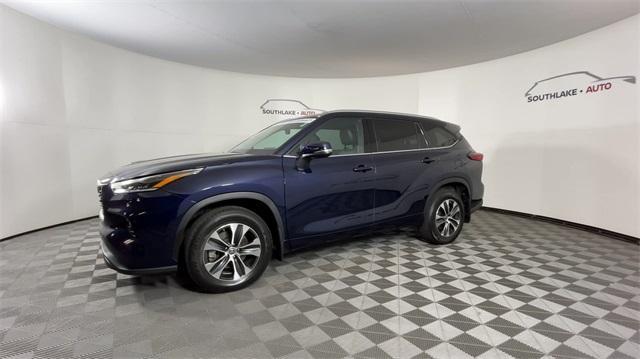 used 2021 Toyota Highlander car, priced at $34,545