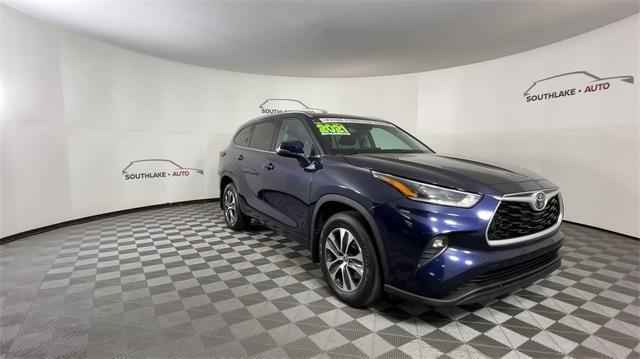 used 2021 Toyota Highlander car, priced at $34,545