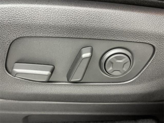 new 2025 Kia Carnival car, priced at $50,145