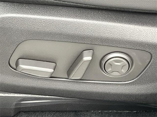 new 2025 Kia Carnival Hybrid car, priced at $52,951