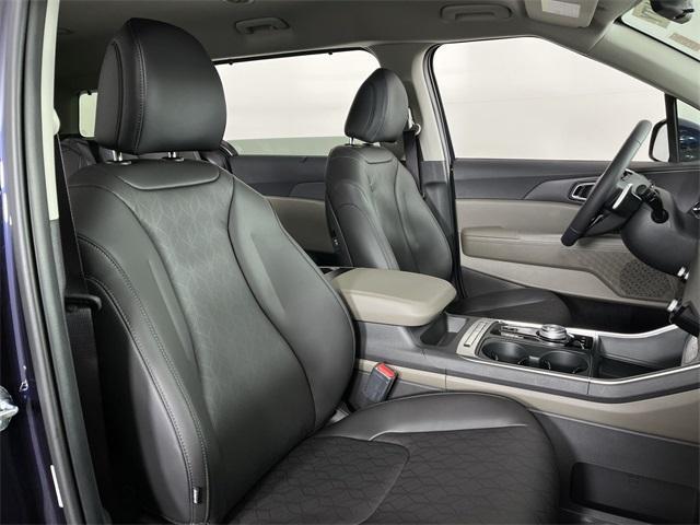 new 2025 Kia Carnival car, priced at $40,030