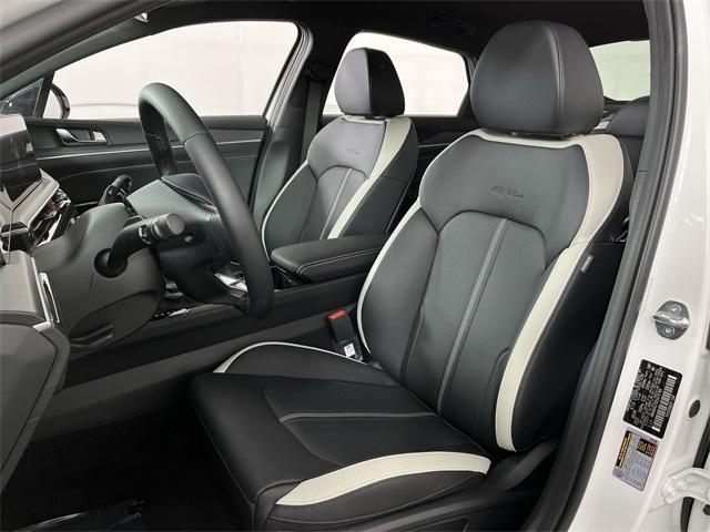 used 2025 Kia K5 car