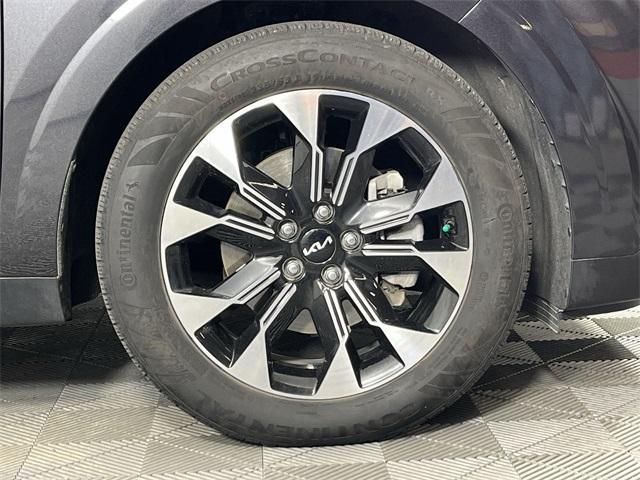 used 2024 Kia Carnival car, priced at $38,498