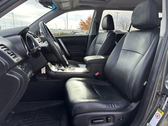 used 2013 Toyota Highlander car, priced at $11,000