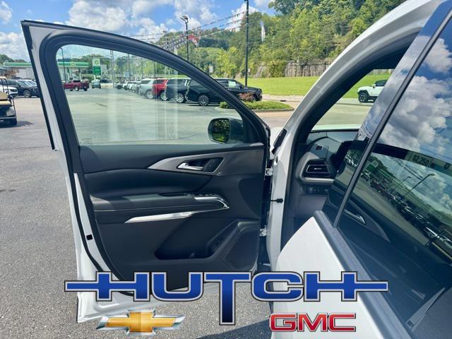 new 2026 Chevrolet Traverse car, priced at $44,170