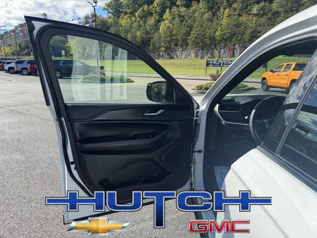 used 2024 Jeep Grand Cherokee L car, priced at $31,159