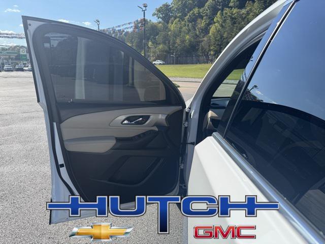 used 2023 Chevrolet Traverse car, priced at $25,998