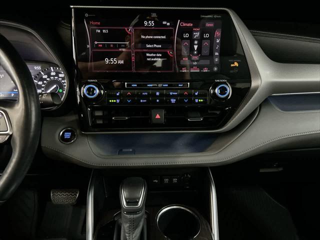 used 2020 Toyota Highlander car, priced at $34,900