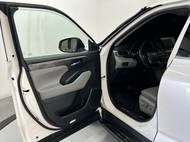 used 2020 Toyota Highlander car, priced at $34,900
