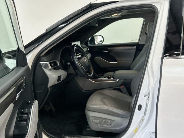 used 2020 Toyota Highlander car, priced at $34,900