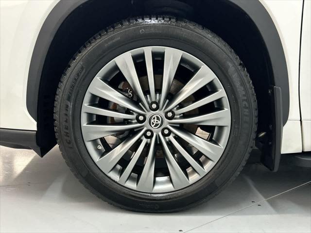 used 2020 Toyota Highlander car, priced at $34,900