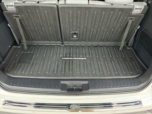 used 2020 Toyota Highlander car, priced at $34,900