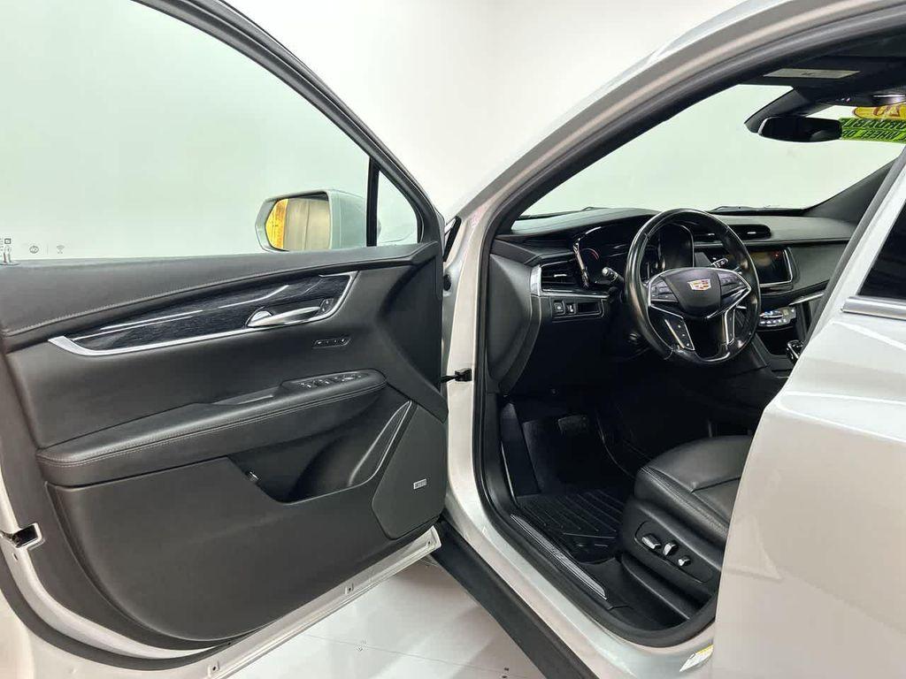 used 2020 Cadillac XT5 car, priced at $18,500