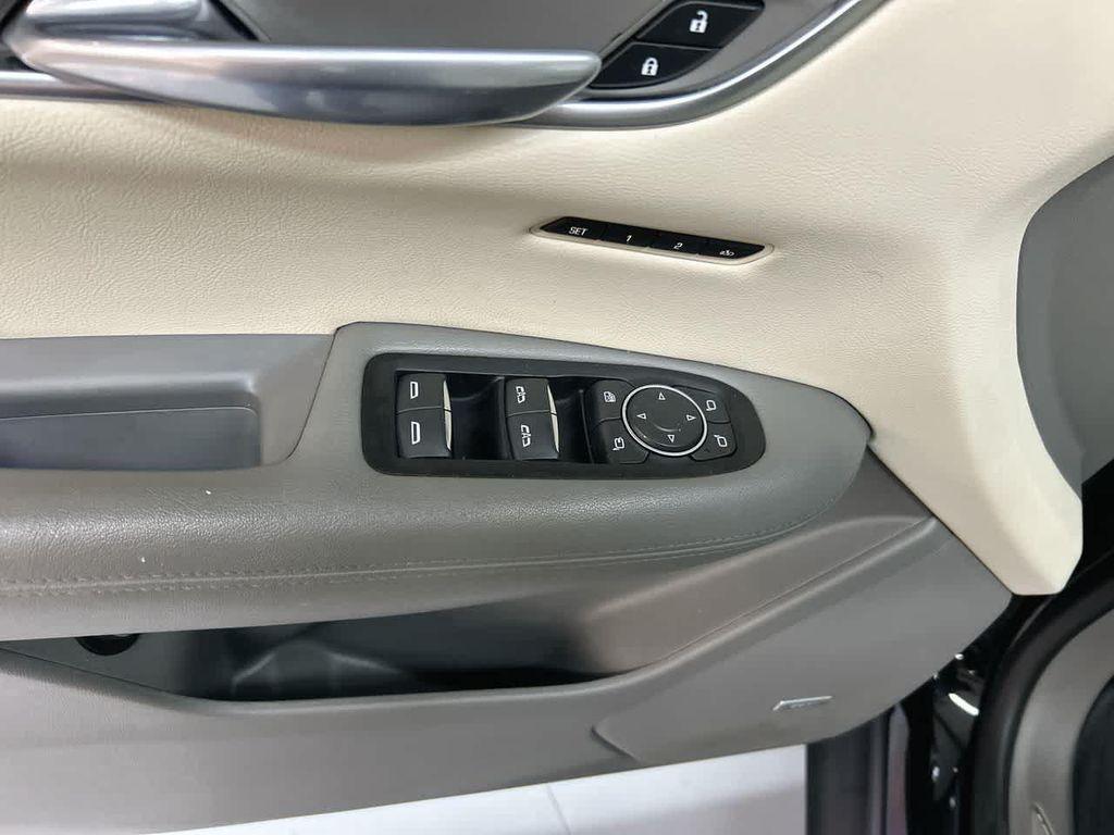 used 2018 Cadillac XT5 car, priced at $15,500