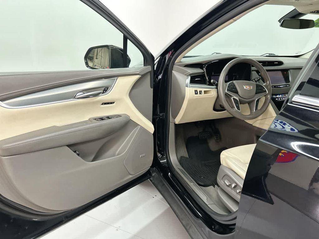 used 2018 Cadillac XT5 car, priced at $15,500