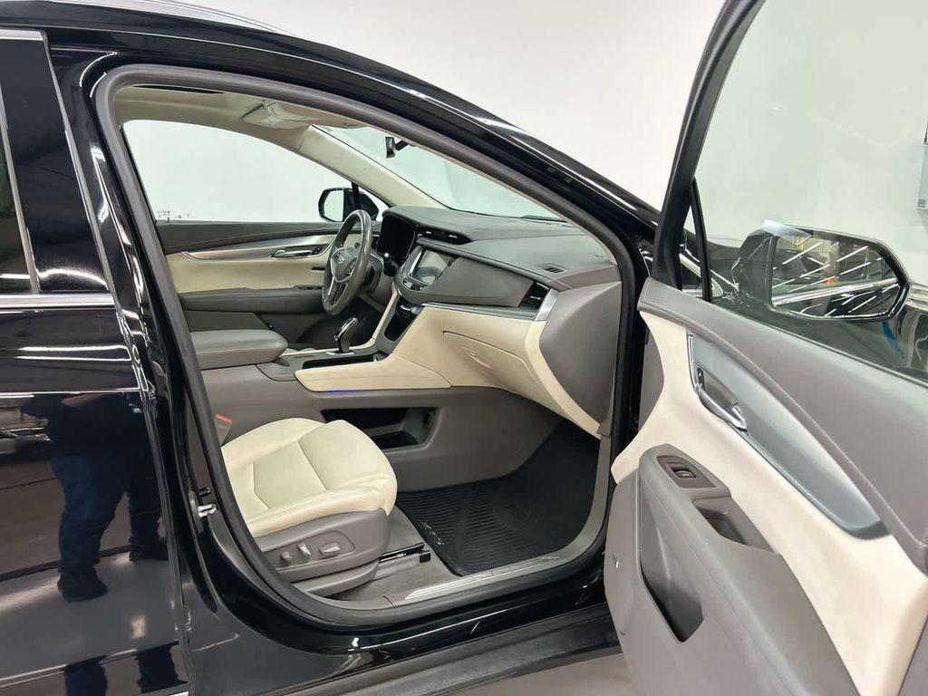 used 2018 Cadillac XT5 car, priced at $15,500