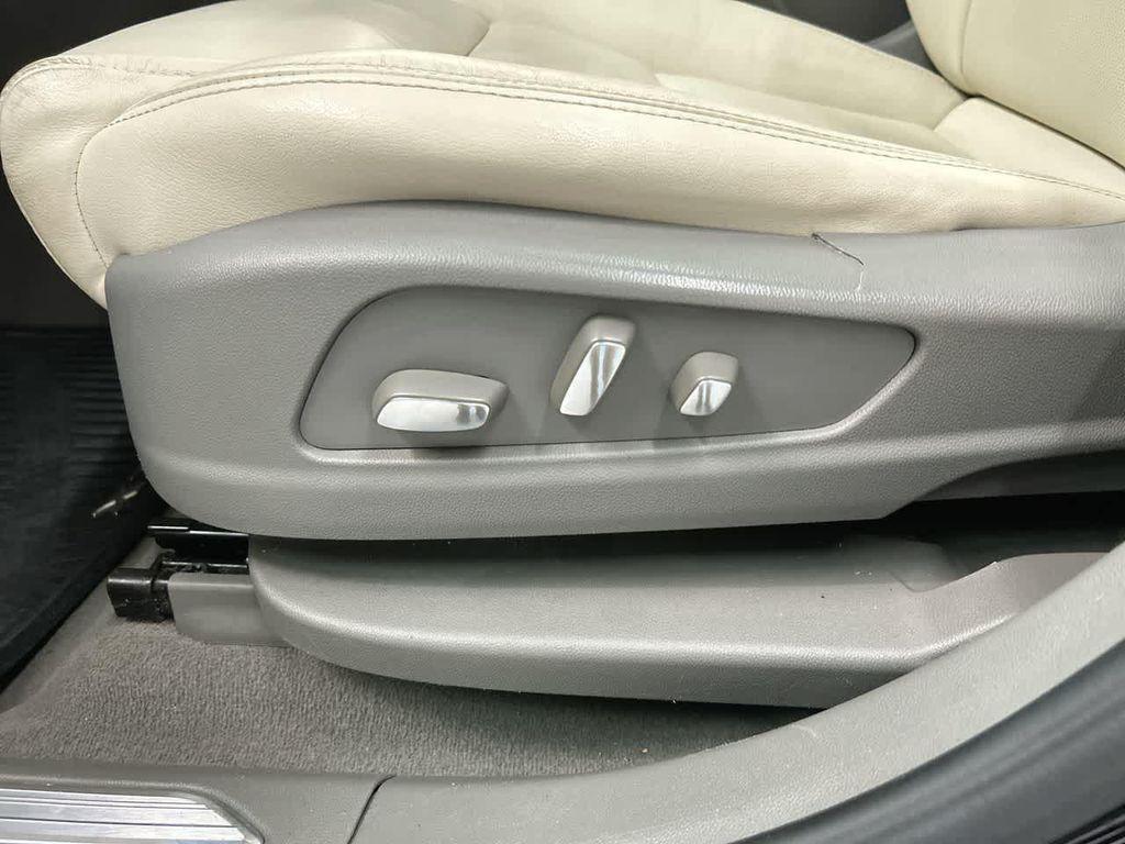 used 2018 Cadillac XT5 car, priced at $15,500