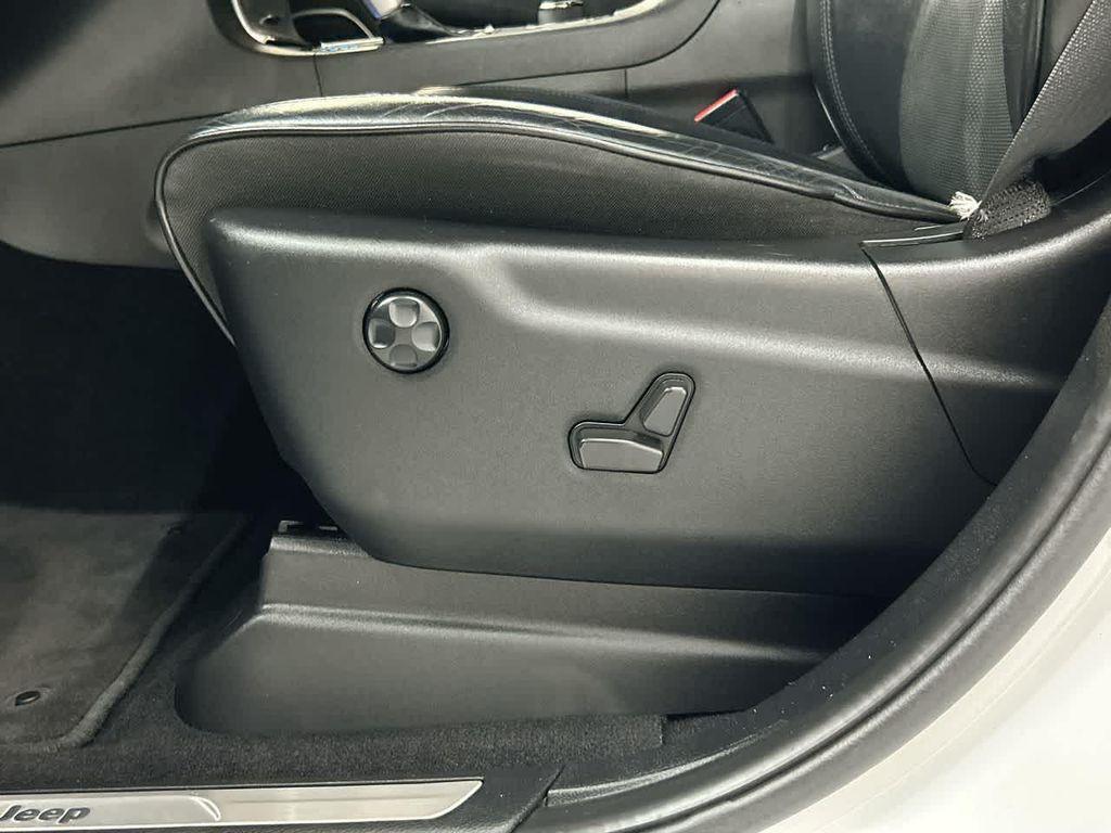 used 2021 Jeep Grand Cherokee car, priced at $23,900