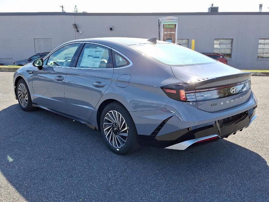 new 2025 Hyundai Sonata Hybrid car, priced at $32,710