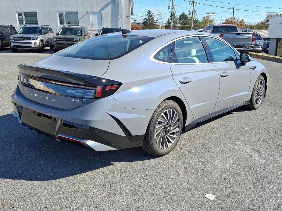 new 2025 Hyundai Sonata Hybrid car, priced at $32,710