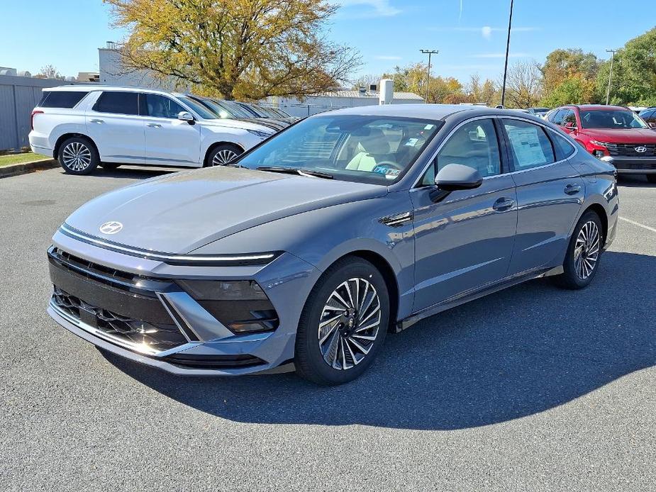 new 2025 Hyundai Sonata Hybrid car, priced at $32,710