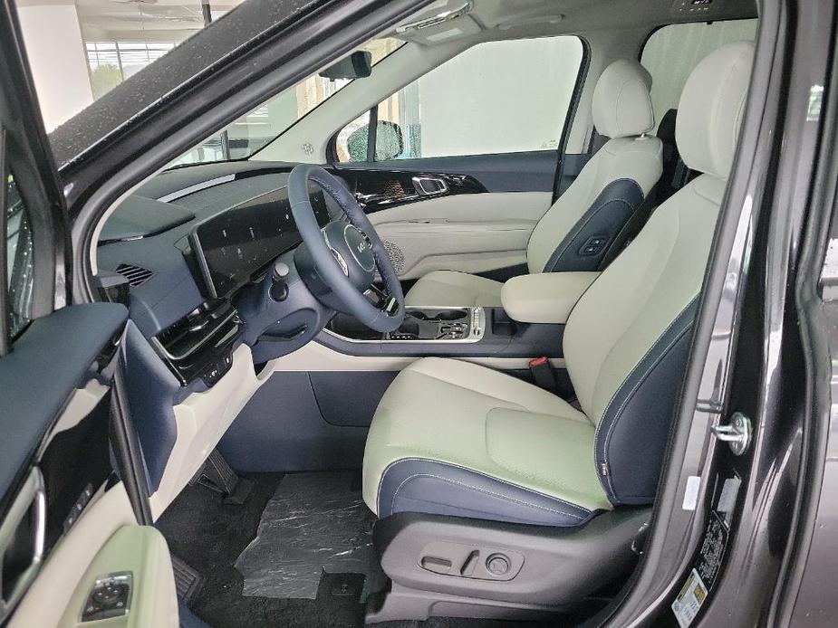 new 2025 Kia Carnival car, priced at $54,760