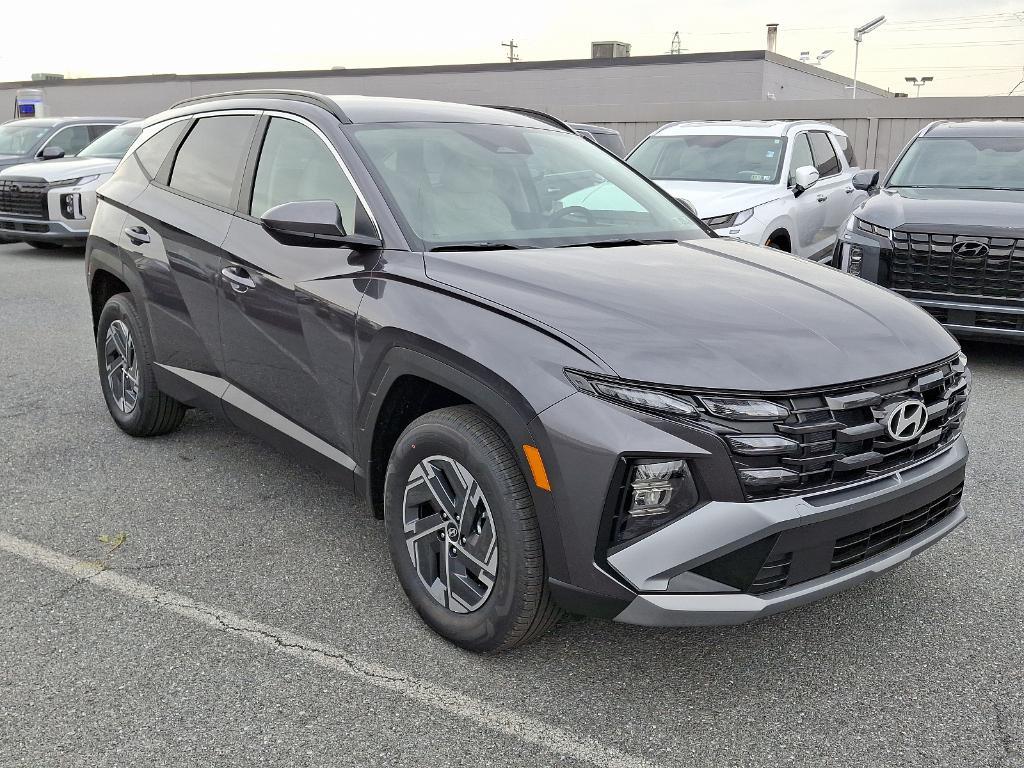 new 2025 Hyundai TUCSON Hybrid car, priced at $35,360