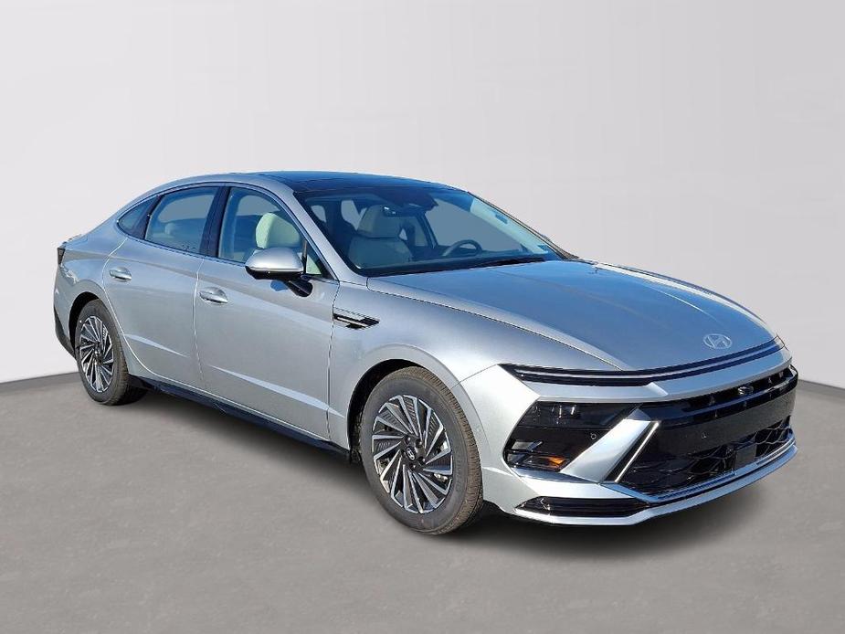 new 2025 Hyundai Sonata Hybrid car, priced at $39,135