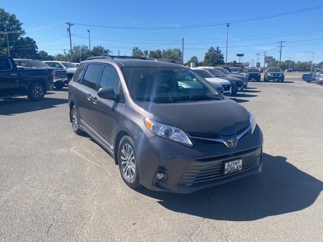 used 2018 Toyota Sienna car, priced at $25,900