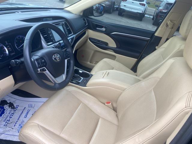 used 2016 Toyota Highlander car, priced at $22,900