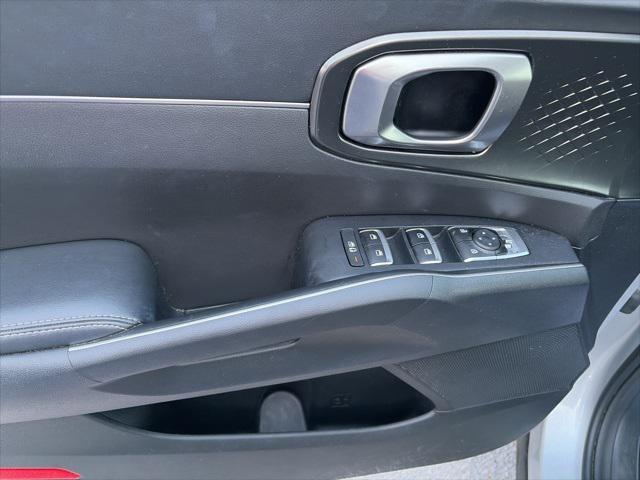 used 2023 Kia Sorento Hybrid car, priced at $30,900