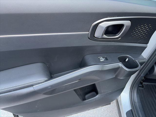 used 2023 Kia Sorento Hybrid car, priced at $30,900