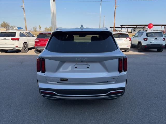 used 2023 Kia Sorento Hybrid car, priced at $30,900