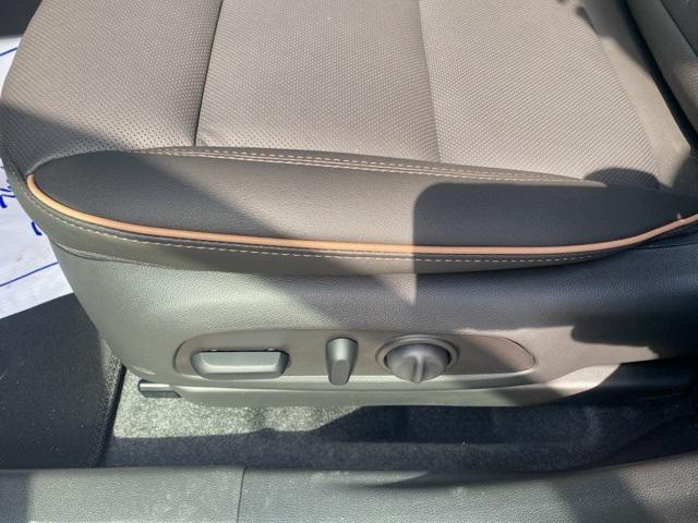 new 2025 Buick Envista car, priced at $30,334