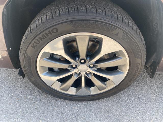 used 2019 Jeep Cherokee car, priced at $26,900