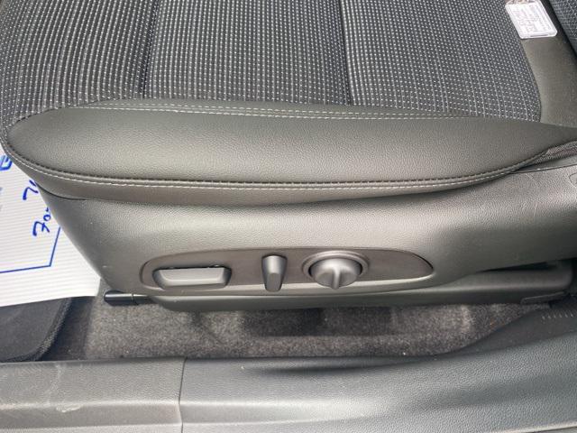new 2025 Buick Envista car, priced at $26,102