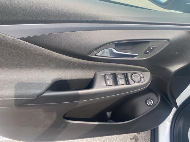 new 2025 Buick Envista car, priced at $26,262