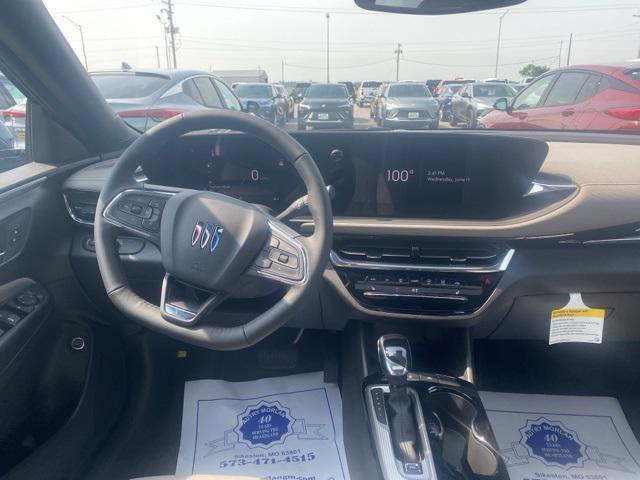 new 2025 Buick Envista car, priced at $30,334