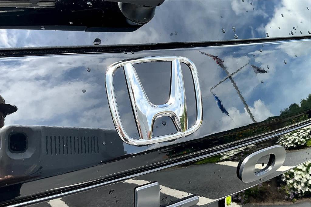 new 2025 Honda Pilot car, priced at $44,595