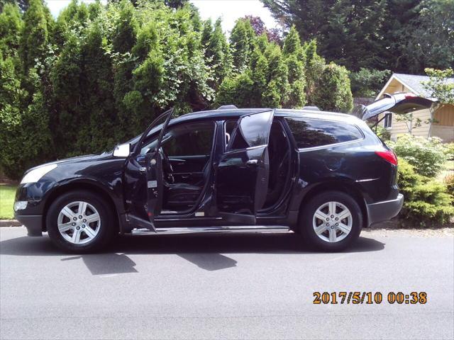 used 2009 Chevrolet Traverse car, priced at $4,995