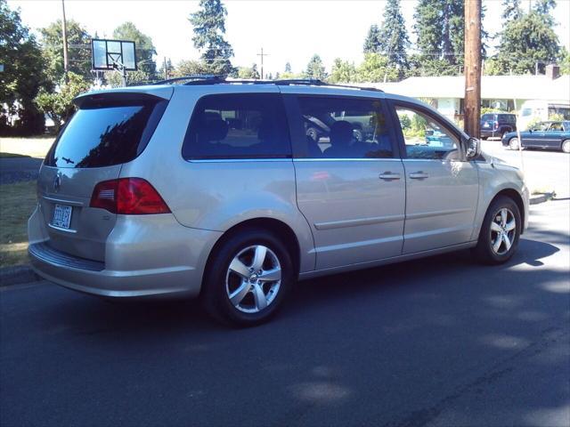 used 2009 Volkswagen Routan car, priced at $3,995