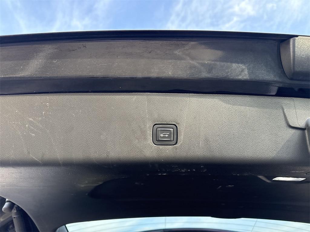 used 2022 Chevrolet Traverse car, priced at $21,350