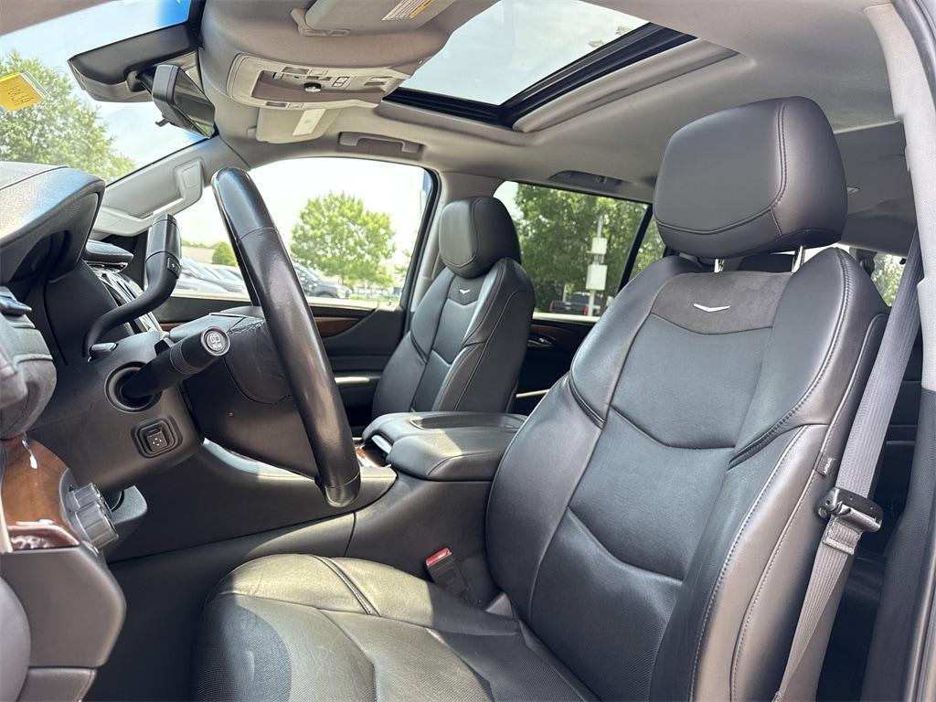 used 2020 Cadillac Escalade ESV car, priced at $35,000